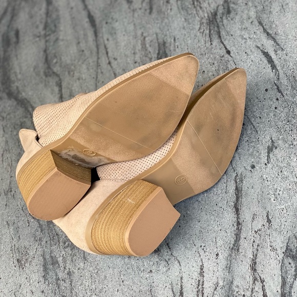 Perforated Perfect Tan Ankle Booties Pointed Toe - Picture 7 of 7